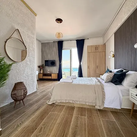 Beachfront With Panoramic Sea View 2 דירה יאליסוס