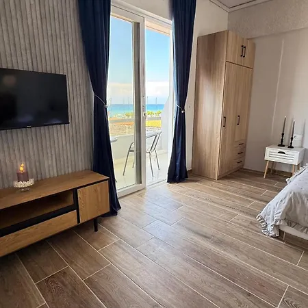 דירה Beachfront With Panoramic Sea View 2 יאליסוס